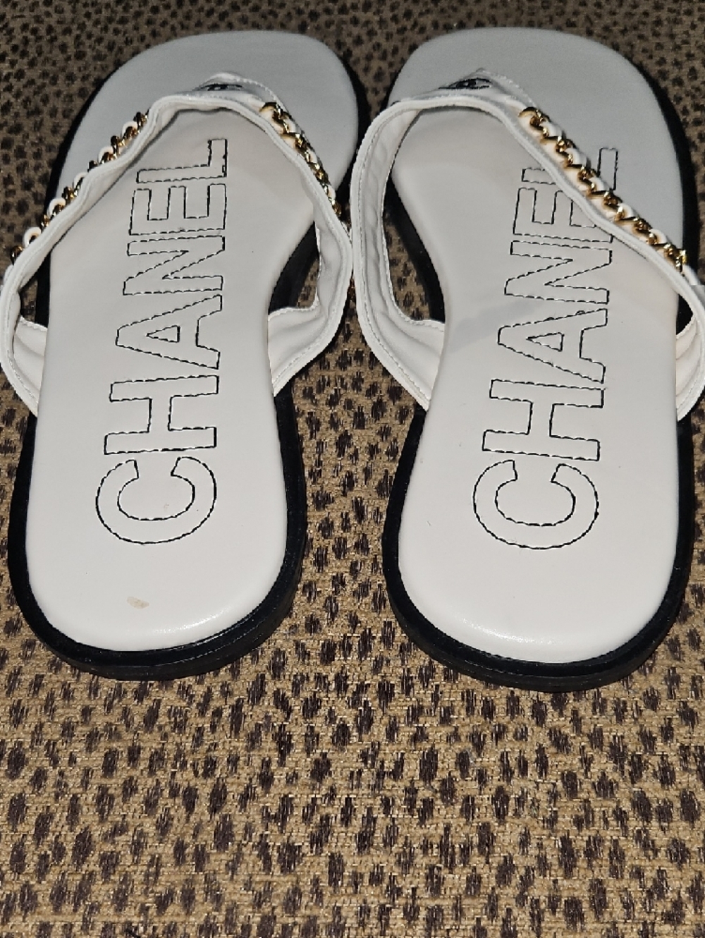 CHANEL White Thong Sandals with Gold Chain Detail - Picture 7 of 11